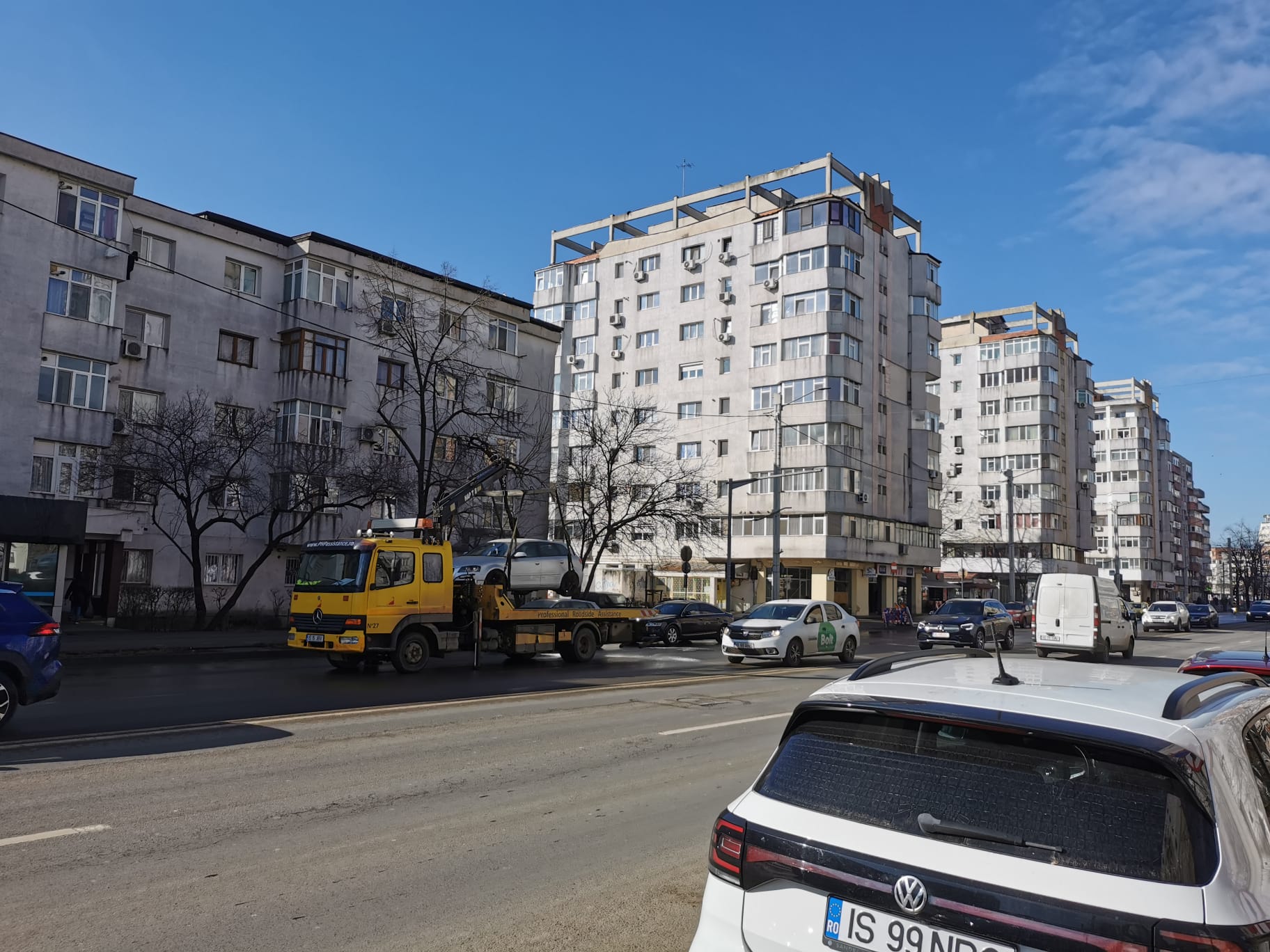  A început curățenia de primăvară în Iași – Atenție, se ridică mașini în Păcurari! (FOTO)