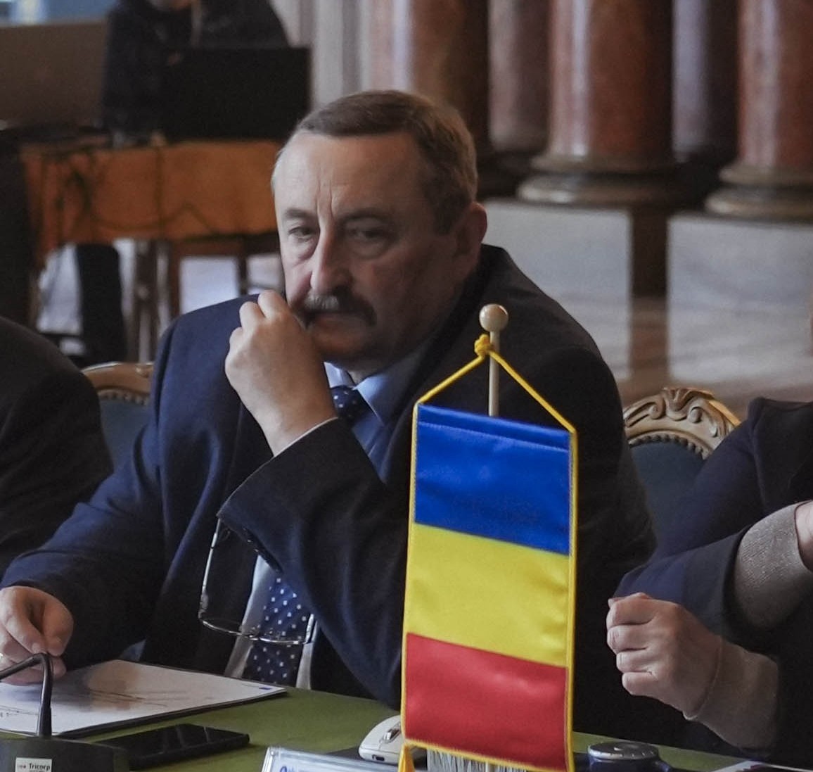  Noul ministru provocat să interpună austeritatea între responsabilitate și respect (P)