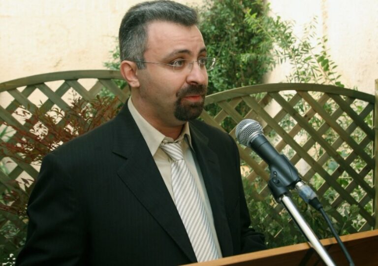 Cetățean de onoare al Iașului condamnat la 8 ani de închisoare în Grecia pentru deturnarea a 5 milioane euro, ajutor destinat săracilor din Africa. S-a făcut preot până se anunță sentința definitivă