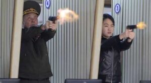 Coreea de Nord dezvăluie imagini cu fiica lui Kim Jong Un trăgând cu pistolul
