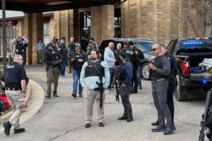 Atac armat la o sinagogă în nord-estul SUA. Atacatorul, ucis. Agenţi FBI intervin la faţa locului