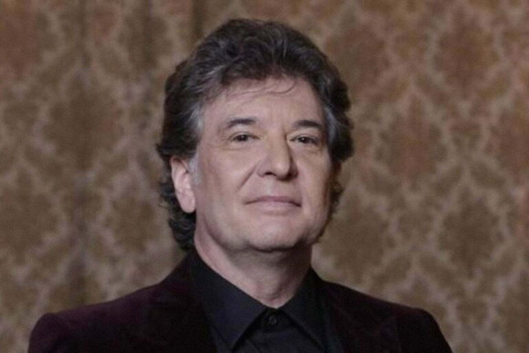 Doliu în muzica românească – A murit Iulian „Mugurel” Vrabete, membru al formaţiei Holograf