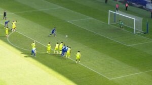 Meci cu multe VIP-uri, rupt în minutul 35, de o eliminare dictată de la marginea terenului. Doar printr-o prostie uriașă Poli mai poate avea emoții legate de retrogradare