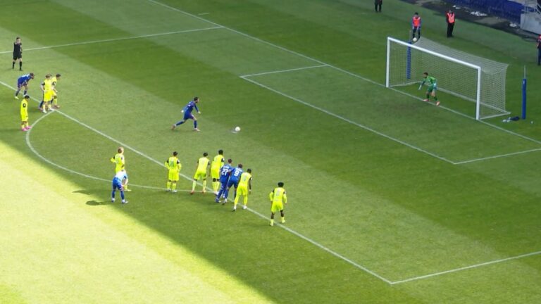 Meci cu multe VIP-uri, rupt în minutul 35, de o eliminare dictată de la marginea terenului. Doar printr-o prostie uriașă Poli mai poate avea emoții legate de retrogradare