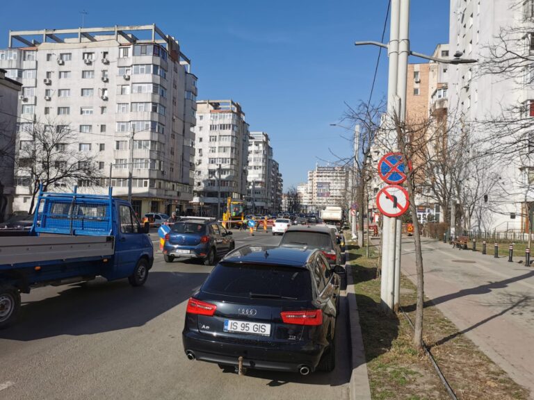 Evitați zona! Trafic infernal în Păcurari, pe ambele sensuri. Totul este redus la o bandă, și azi și mâine
