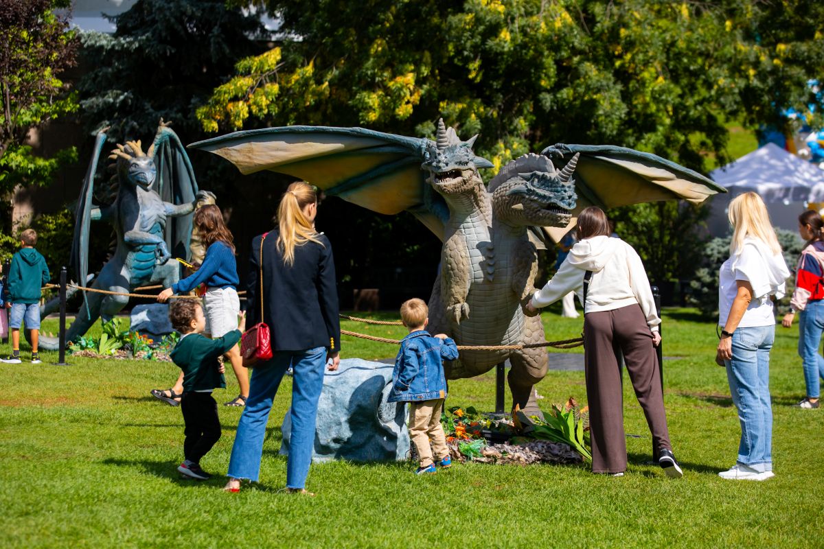 Competiție canină, Târg de Artă și Antichități și Expoziție de Dragoni ...